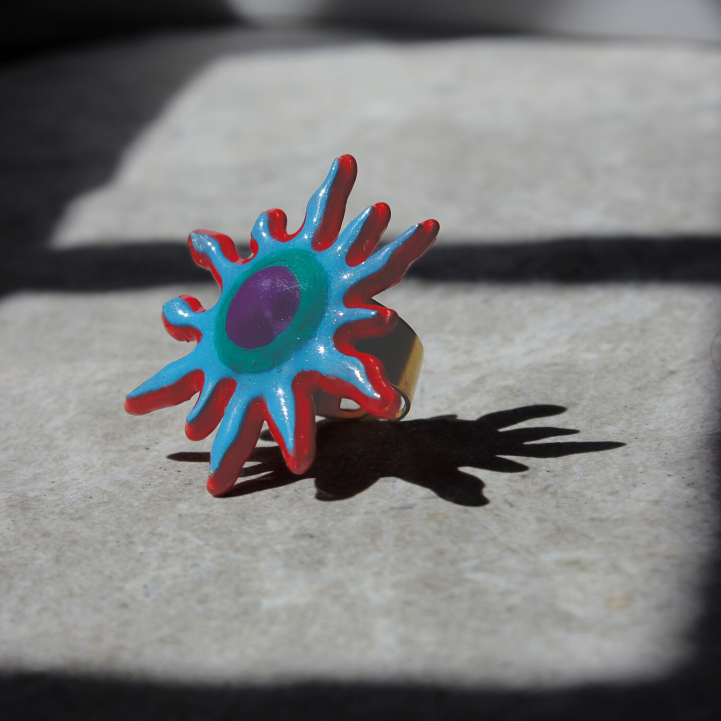 Anillo con forma de sol de acero inoxidable de colores y ajustable
