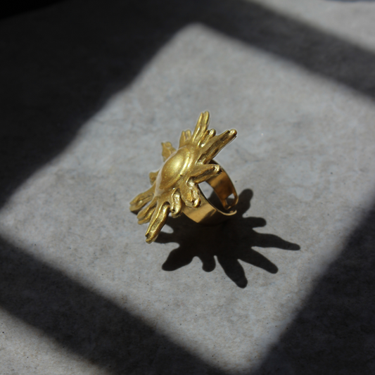 Anillo con forma de sol dorado de acero inoxidable