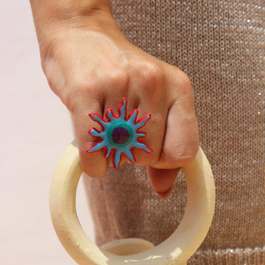 anillo en forma de sol de colores
