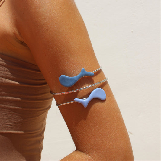 brazalete de peces azules