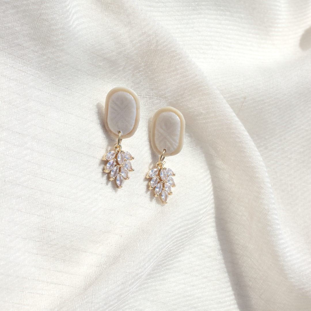 Pendientes elegantes para mujer color blanco