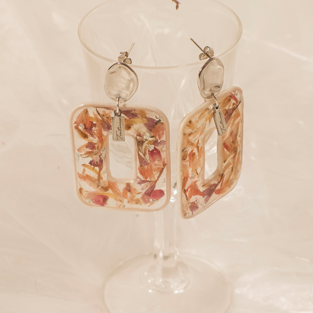 pendientes grandes con flores secas color rosa
