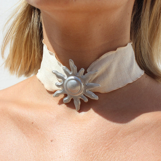 collar sol plateado
