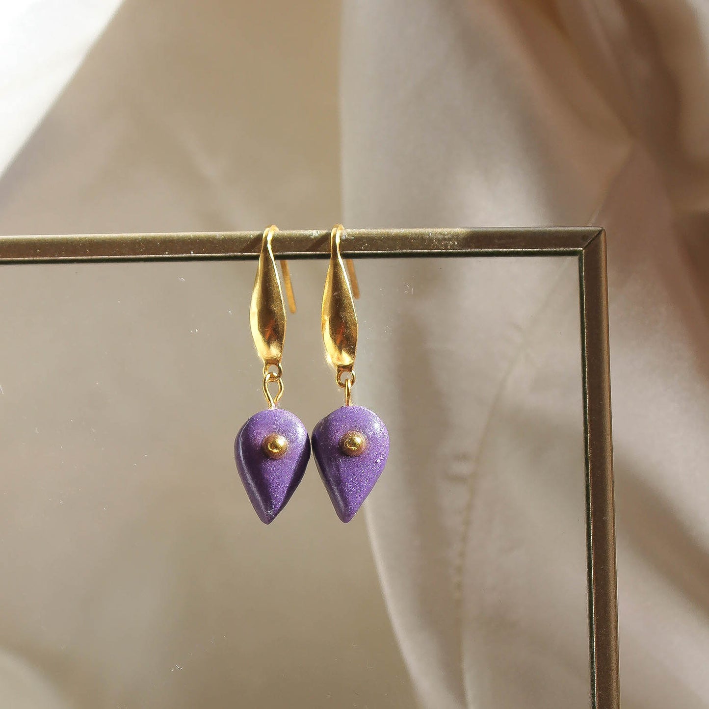 Pendientes pequeños para mujer color morado